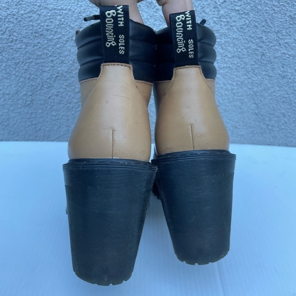 RARE Dr. Martens Tan Persephone 6 Eye Heeled Ankle Boots - Picture 4 of 13